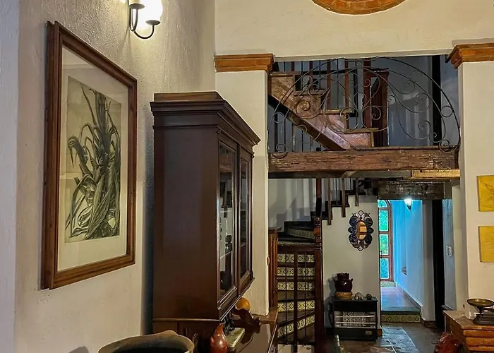 Beautiful And Spacious Colonial Home, Villa *