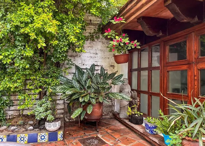 Villa Beautiful And Spacious Colonial Home,
