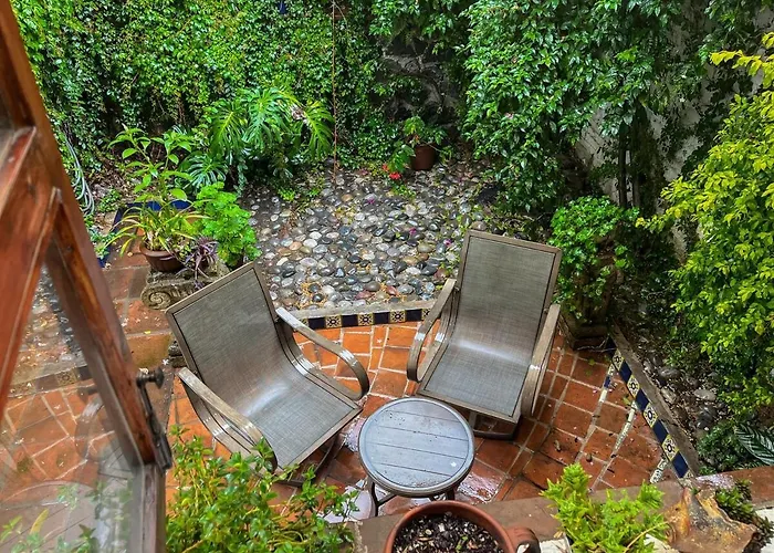 Beautiful And Spacious Colonial Home, Villa *
