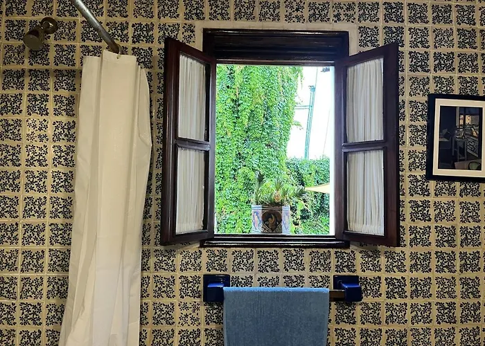 Villa Beautiful And Spacious Colonial Home, *