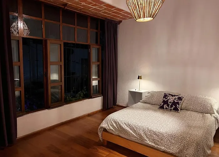 Beautiful And Spacious Colonial Home, Villa
