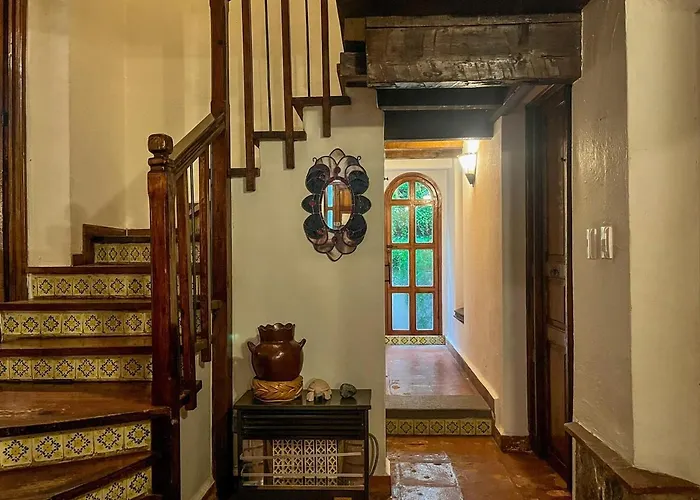 Villa Beautiful And Spacious Colonial Home, Mexico City