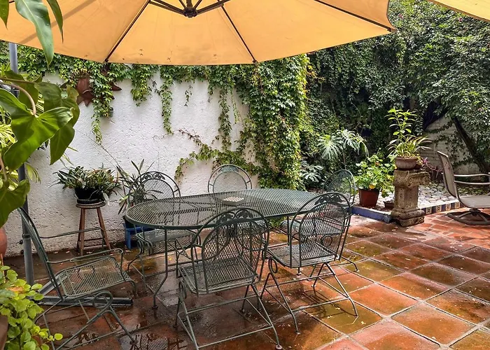 Beautiful And Spacious Colonial Home, Villa