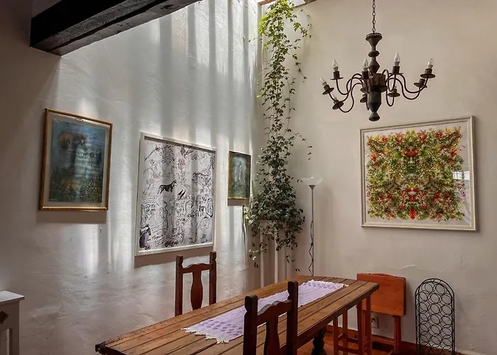 Beautiful And Spacious Colonial Home, Villa