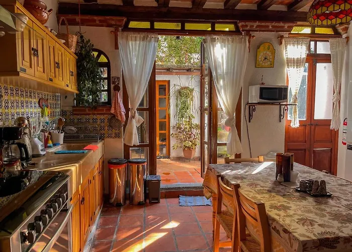 Beautiful And Spacious Colonial Home, Villa *