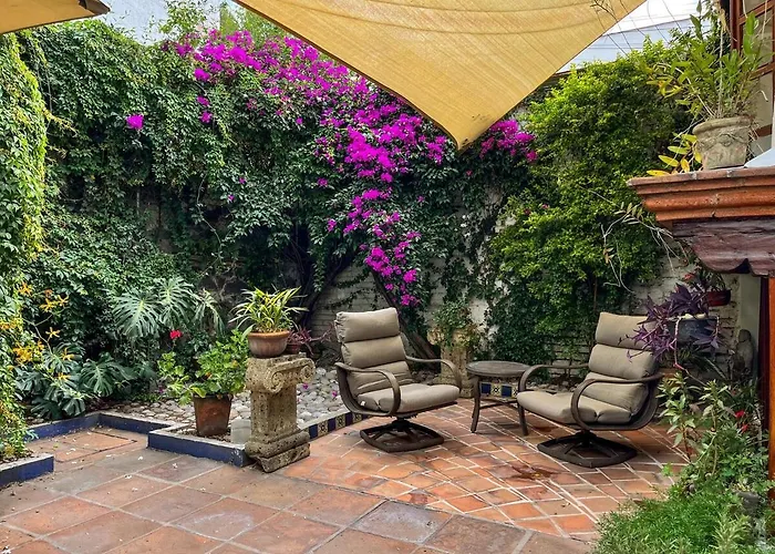 Beautiful And Spacious Colonial Home, Villa *